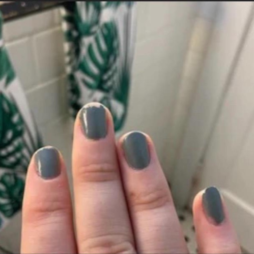 Essie(エッシー)の【essie】vested interest 、グリーン系 エッシー コスメ/美容のネイル(マニキュア)の商品写真