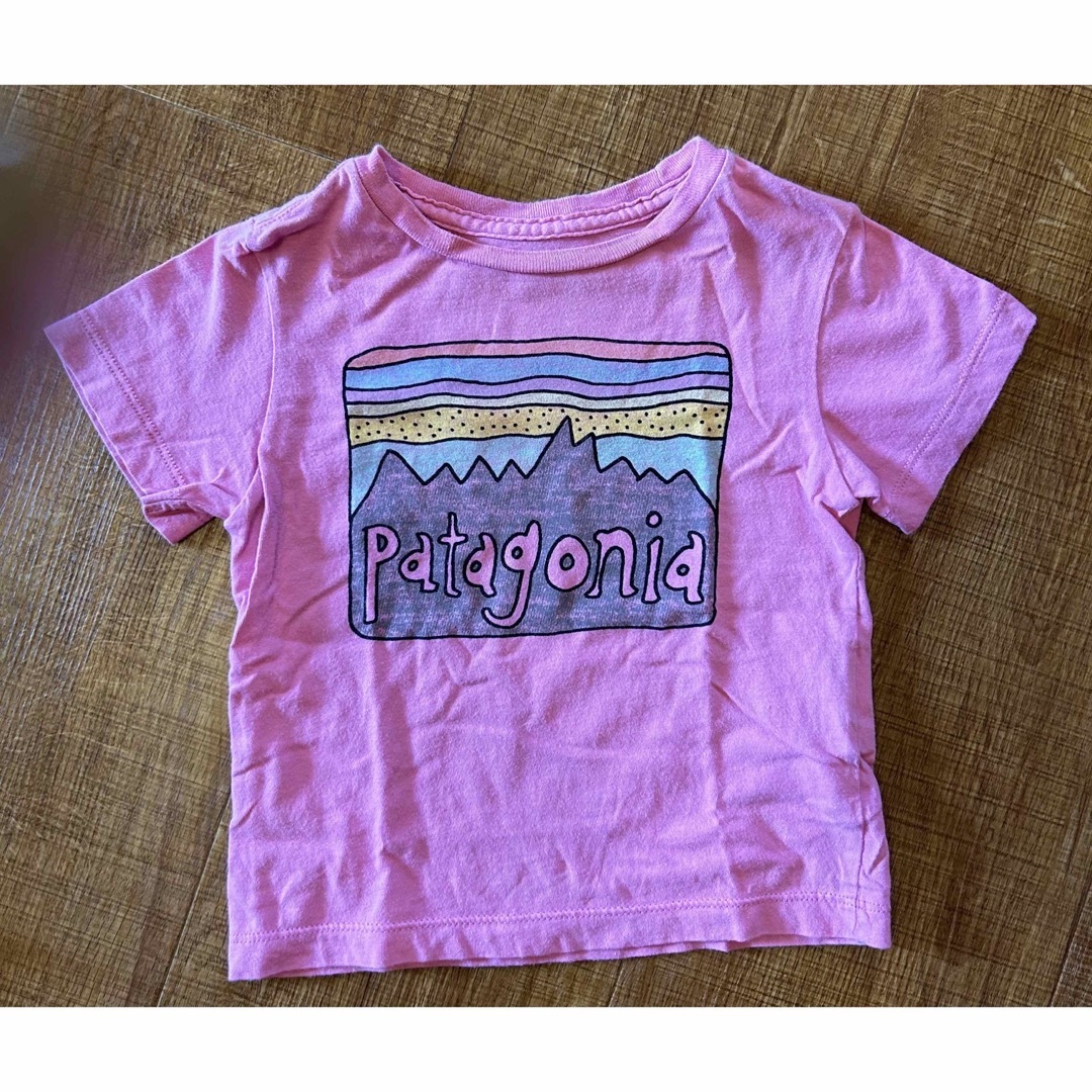 patagonia(パタゴニア)のパタゴニア　ピンク　ベビー服Tシャツ　サイズ80 キッズ/ベビー/マタニティのベビー服(~85cm)(Ｔシャツ)の商品写真