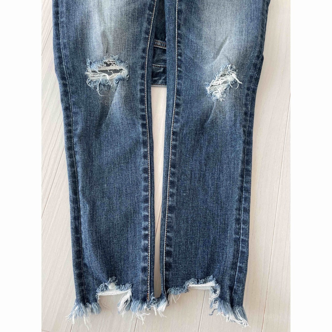 moussy(マウジー)のMOUSSY fringe cropped スキニー　25 レディースのパンツ(デニム/ジーンズ)の商品写真