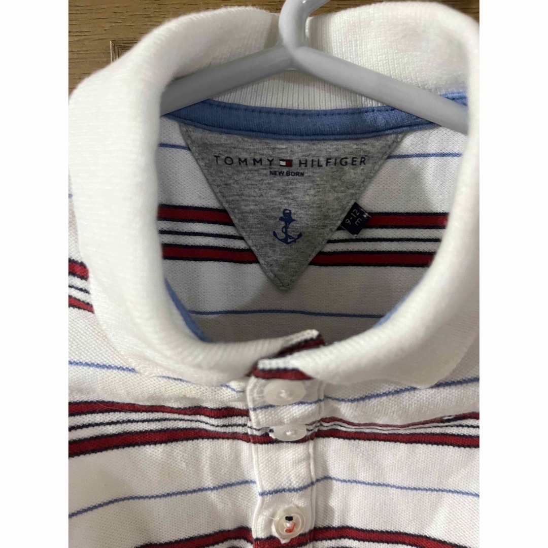 TOMMY HILFIGER(トミーヒルフィガー)の［TOMMYHILFIGER］半袖ロンパース　80cm ポロシャツ　ボーダー キッズ/ベビー/マタニティのベビー服(~85cm)(ロンパース)の商品写真