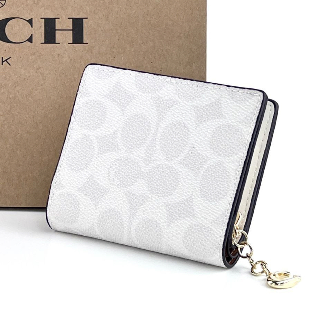 COACH(コーチ)の新品 ラグジュアリー チャーム スナップ ラウンド ウォレット レディース 女性 レディースのファッション小物(財布)の商品写真