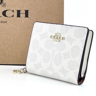 コーチ(COACH)の新品 ラグジュアリー チャーム スナップ ラウンド ウォレット レディース 女性(財布)