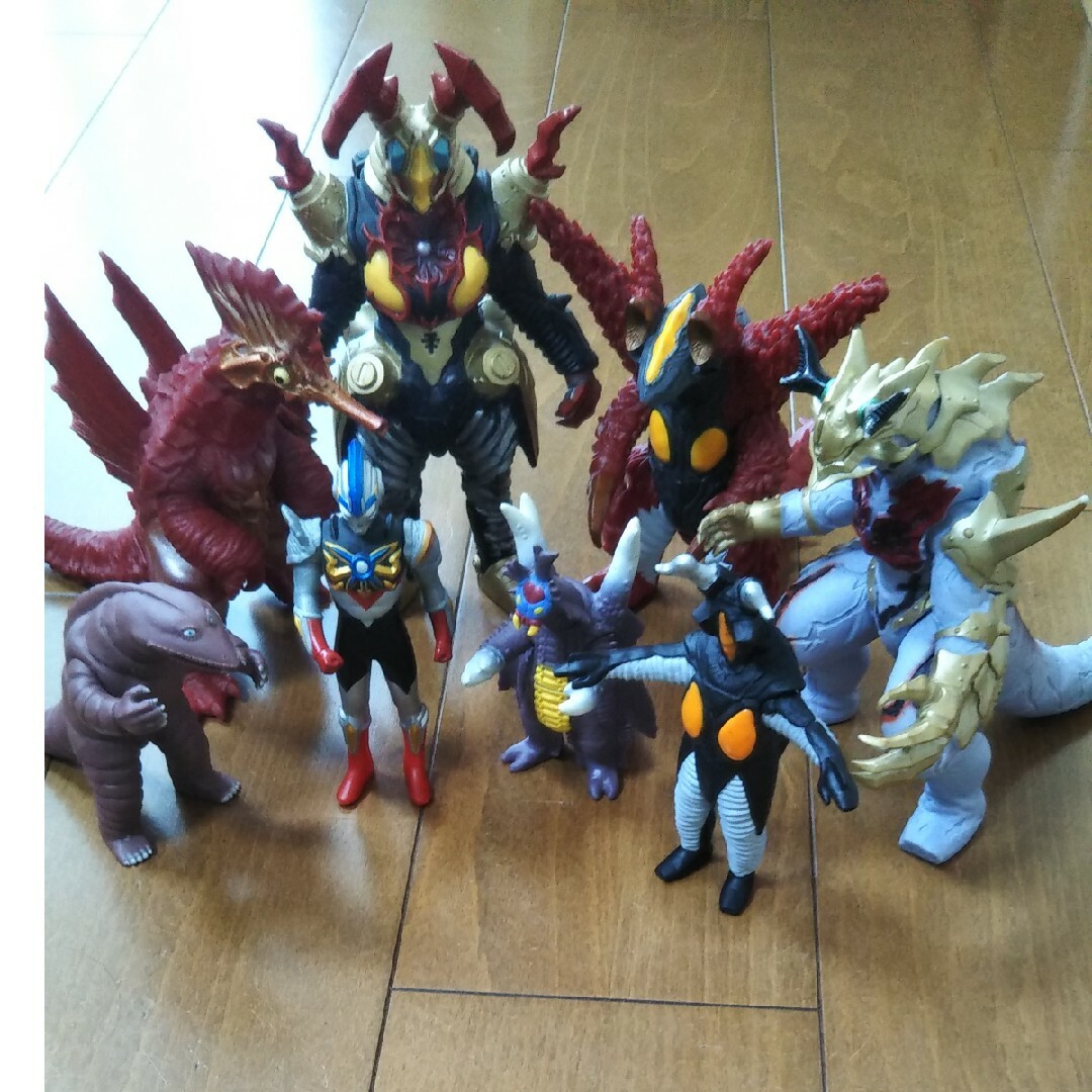 BANDAI(バンダイ)の中古　ウルトラマン　怪獣　ソフビ　8体　まとめ売り エンタメ/ホビーのフィギュア(特撮)の商品写真