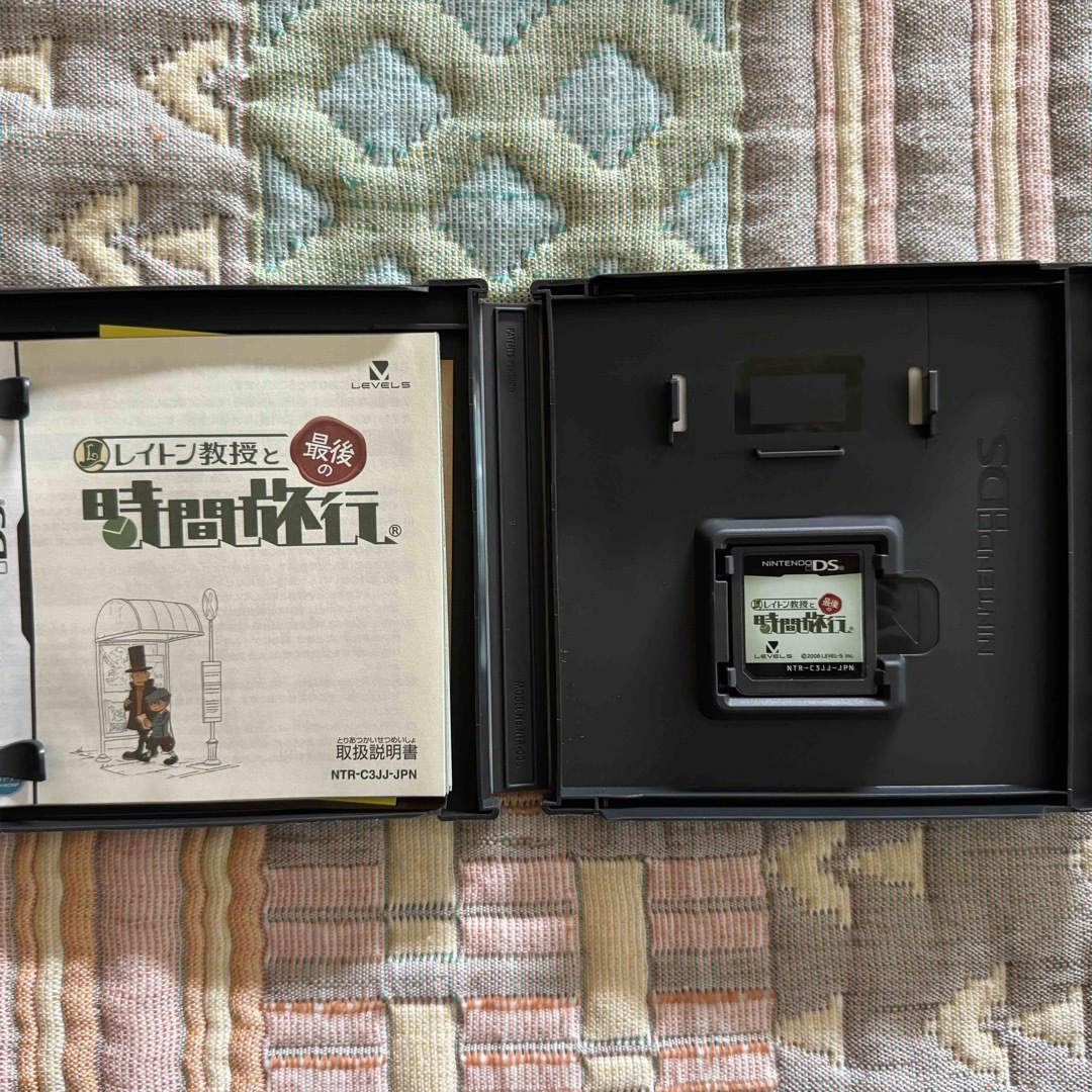 ニンテンドーDS(ニンテンドーDS)の任天堂DSレイトン教授シリーズ エンタメ/ホビーのゲームソフト/ゲーム機本体(携帯用ゲームソフト)の商品写真