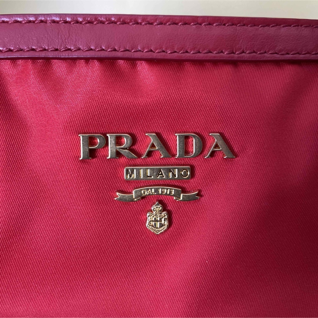 PRADA(プラダ)のPrada 極美品 2way 赤 ナイロン レザー メタル ハンドバッグ プラダ レディースのバッグ(ショルダーバッグ)の商品写真
