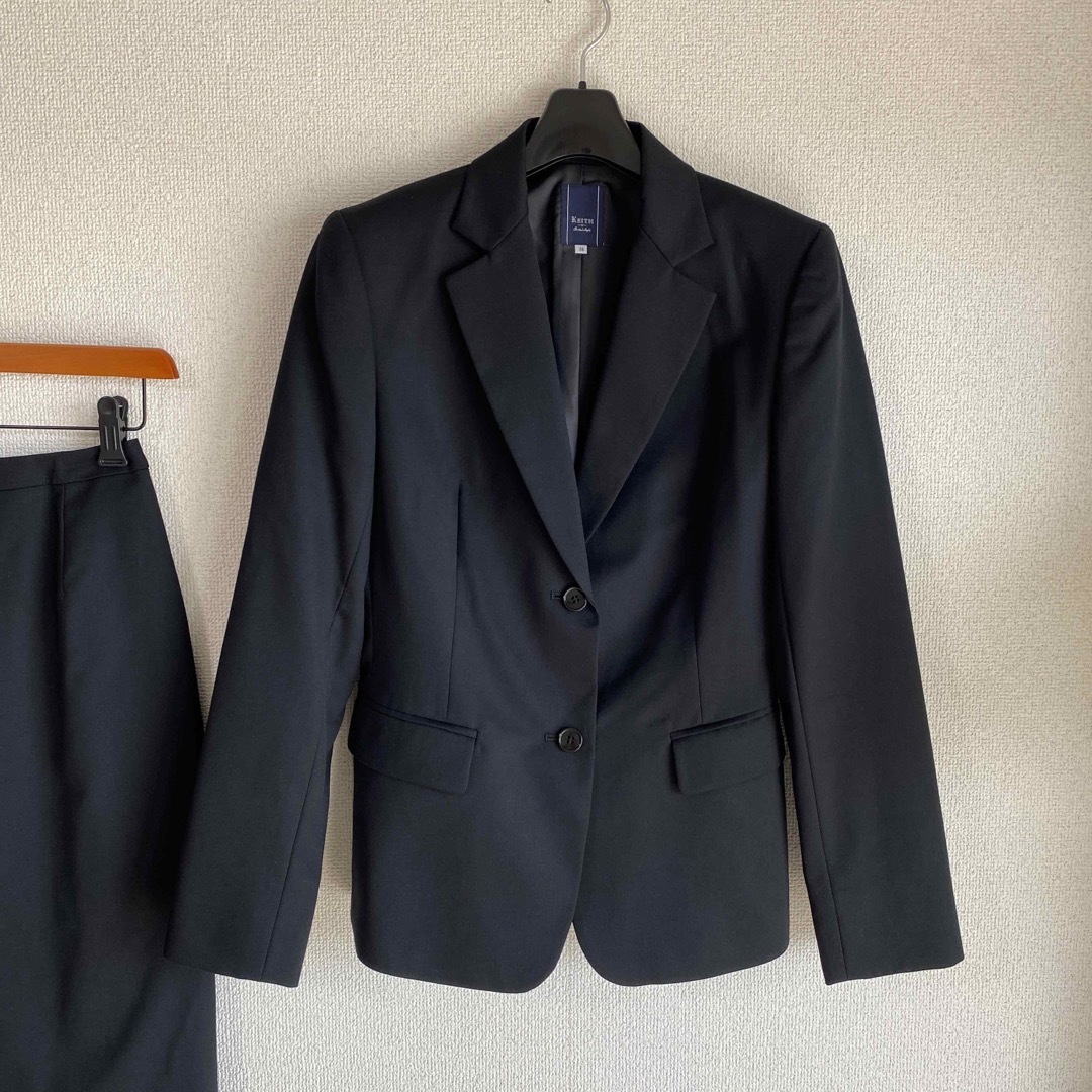 KEITH(キース)のキース スカートスーツ 38 W66 黒 2ボタン 就活 未使用に近い DMW レディースのフォーマル/ドレス(スーツ)の商品写真