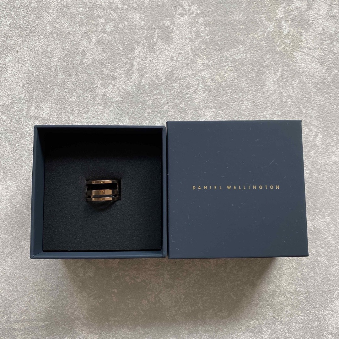 Daniel Wellington(ダニエルウェリントン)の【美品】Daniel Wellington 指輪 ELAN TRIAD RING レディースのアクセサリー(リング(指輪))の商品写真