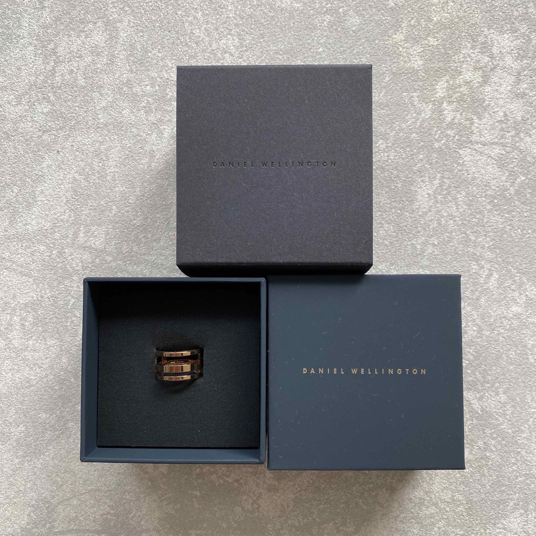 Daniel Wellington(ダニエルウェリントン)の【美品】Daniel Wellington 指輪 ELAN TRIAD RING レディースのアクセサリー(リング(指輪))の商品写真