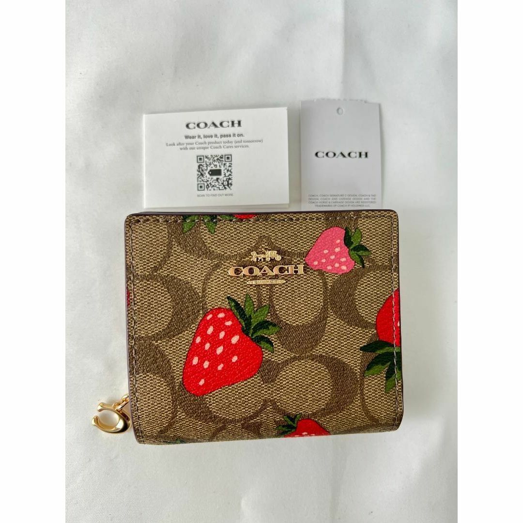 COACH(コーチ)の【新品】COACH  スナップ ウォレット シグネチャー ワイルド ストロベリー レディースのファッション小物(財布)の商品写真