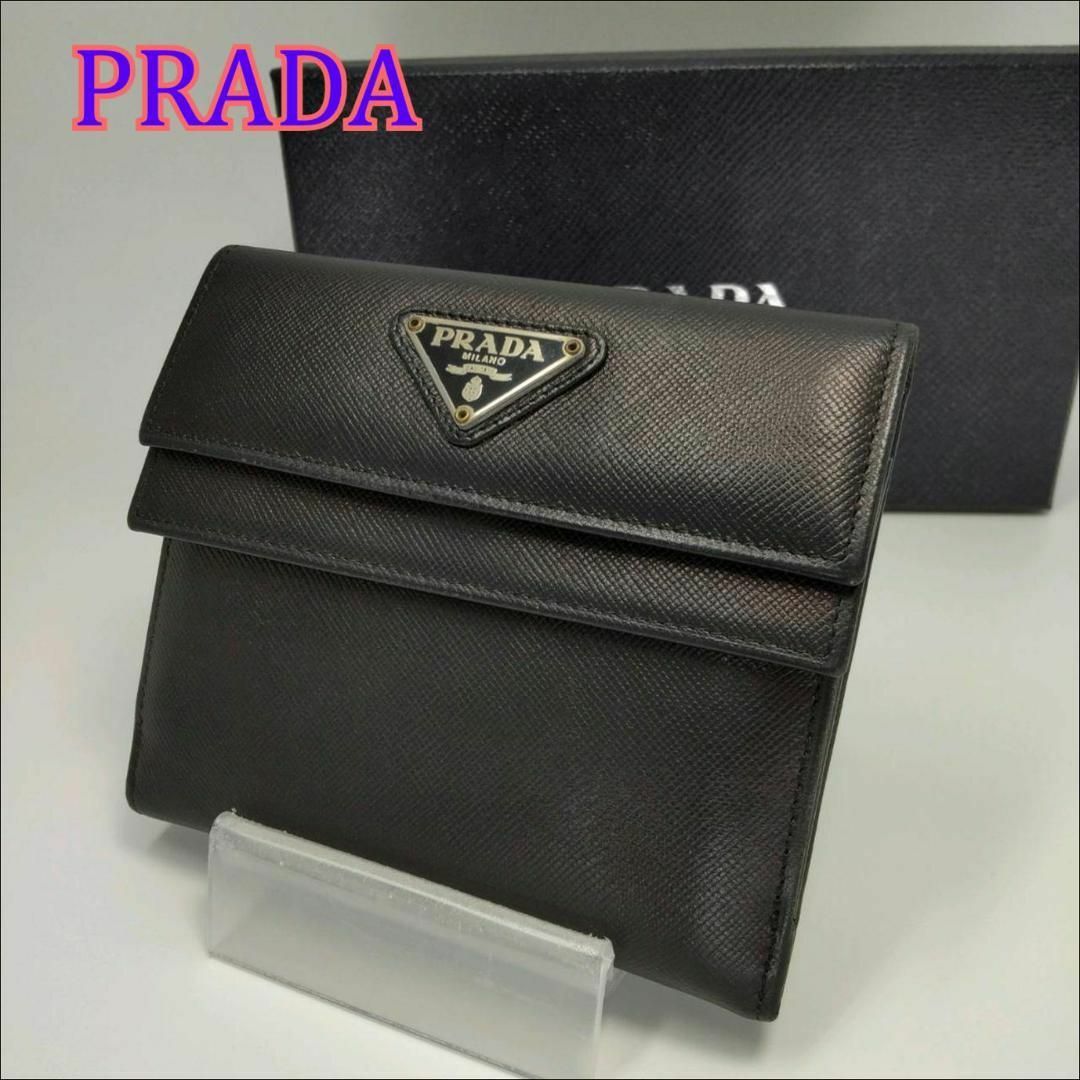 PRADA プラダ サフィアーノ ブラック 三角プレート 三つ折長財布 です。-