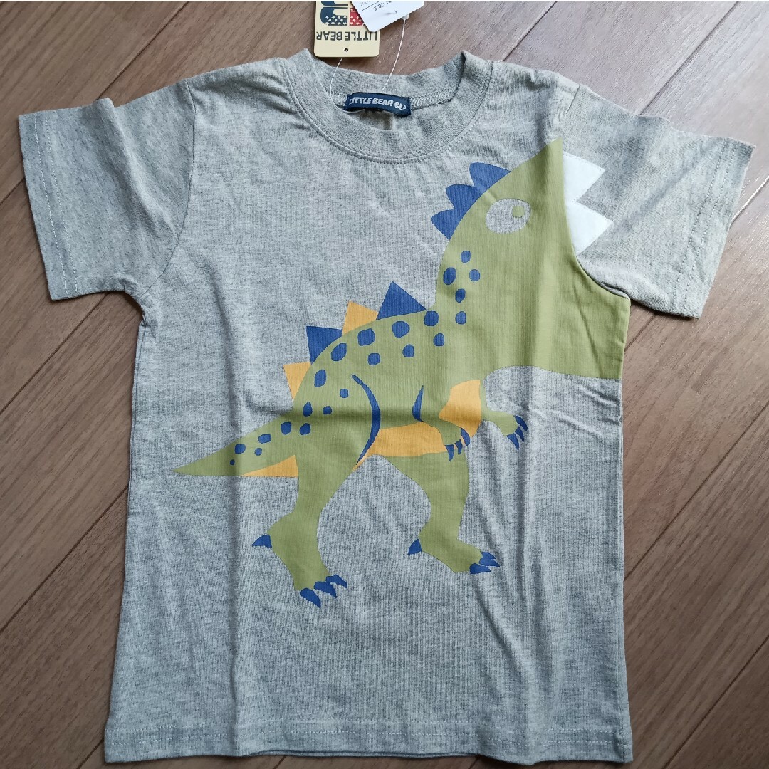 恐竜半袖シャツ　110サイズ キッズ/ベビー/マタニティのキッズ服男の子用(90cm~)(Tシャツ/カットソー)の商品写真
