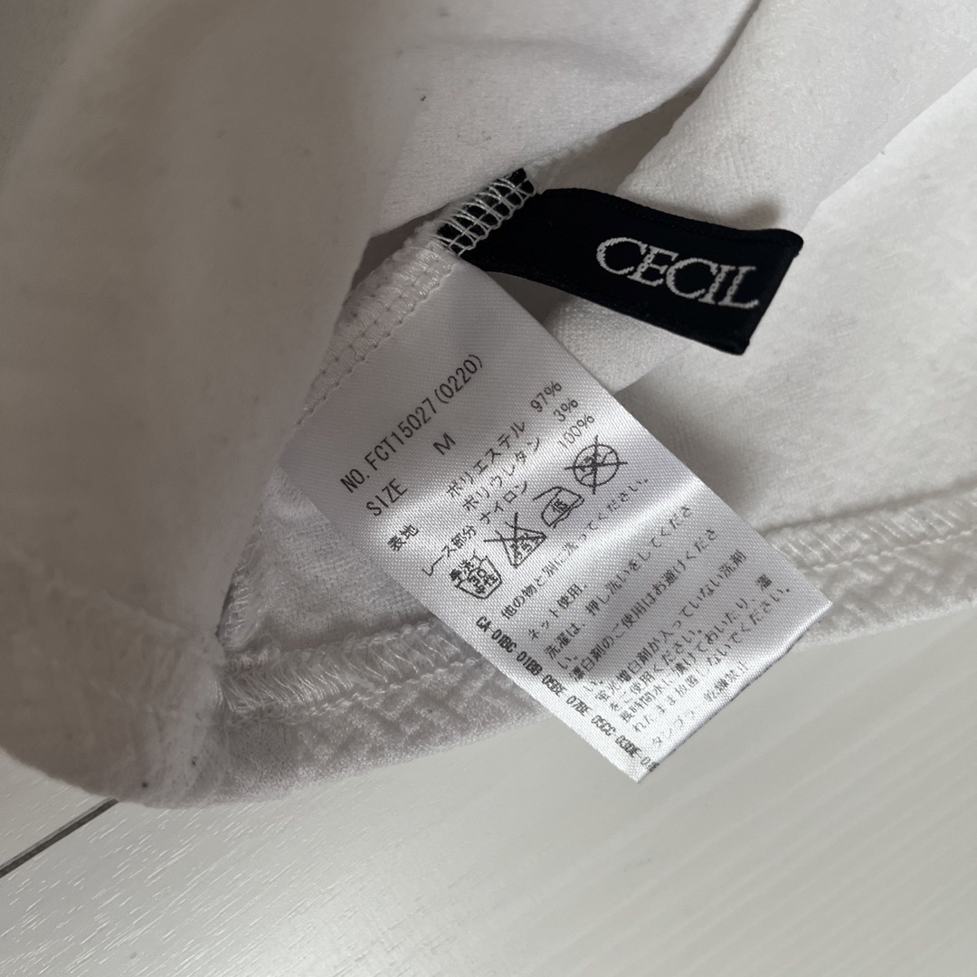 CECIL McBEE(セシルマクビー)のセシルマクビー レース オフショルトップス 白 袖短め レディースのトップス(カットソー(長袖/七分))の商品写真