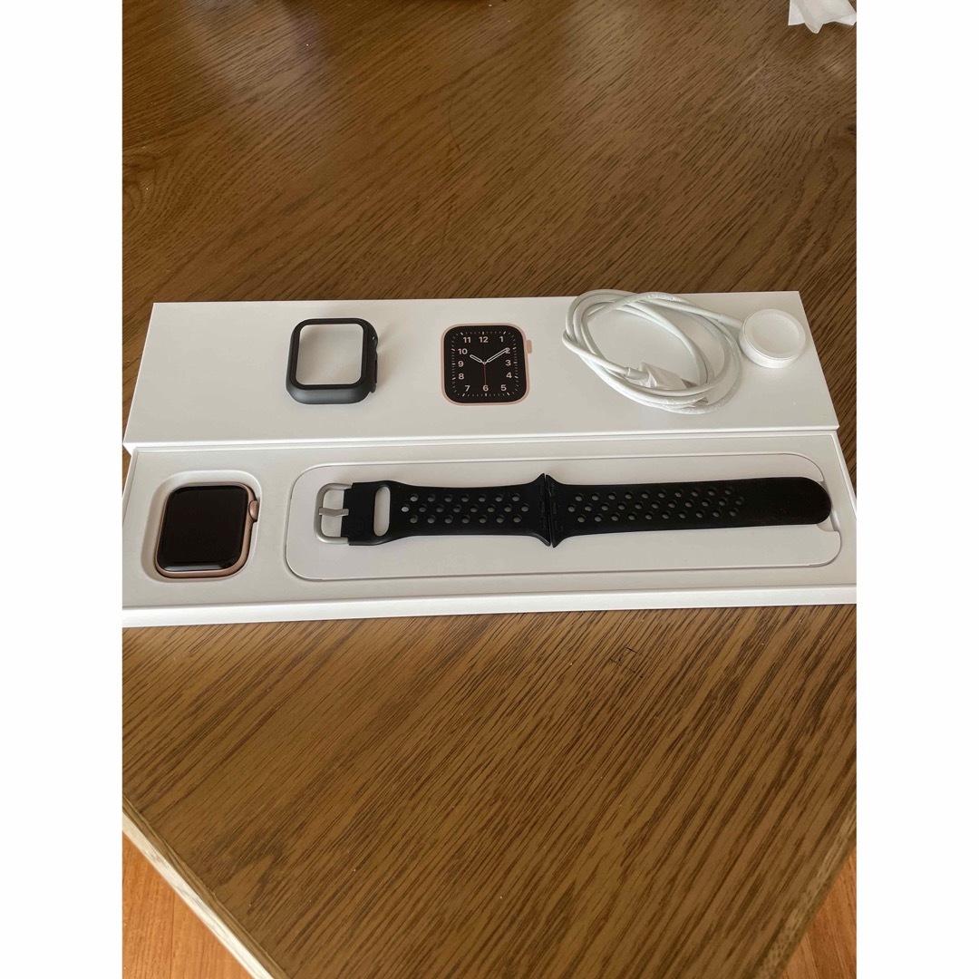 美品 アップルウォッチSE 第一世代(GPSモデル)-