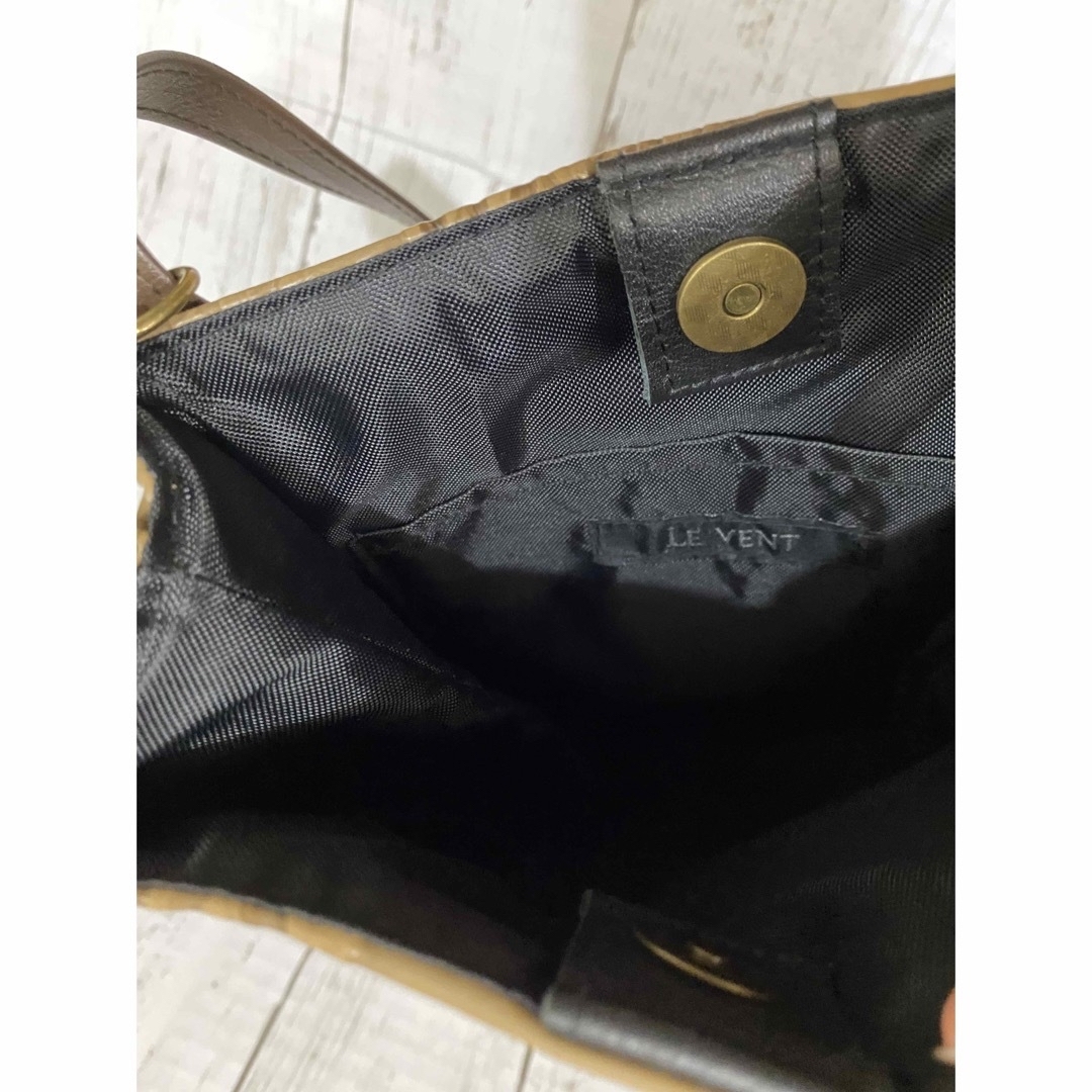 スクエアショルダーバッグ☆ボタニカル☆ベージュ系 レディースのバッグ(ショルダーバッグ)の商品写真