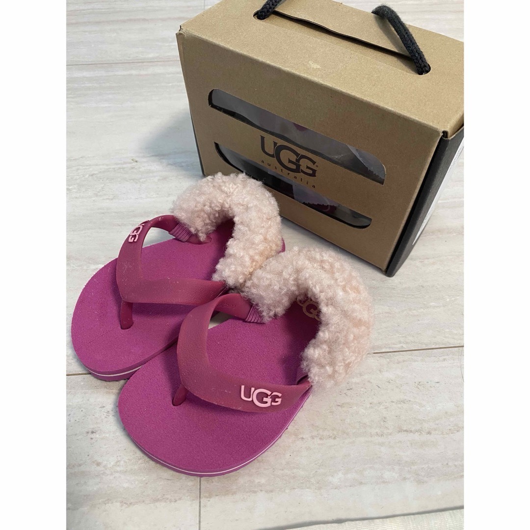 UGG(アグ)のUGG キッズ　サンダル キッズ/ベビー/マタニティのキッズ靴/シューズ(15cm~)(サンダル)の商品写真