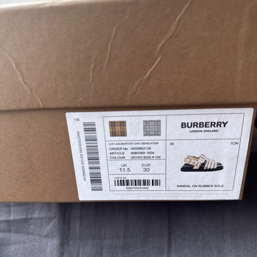 BURBERRY(バーバリー)のBurberry  キッズ　レザーサンダル　新品 キッズ/ベビー/マタニティのキッズ靴/シューズ(15cm~)(サンダル)の商品写真