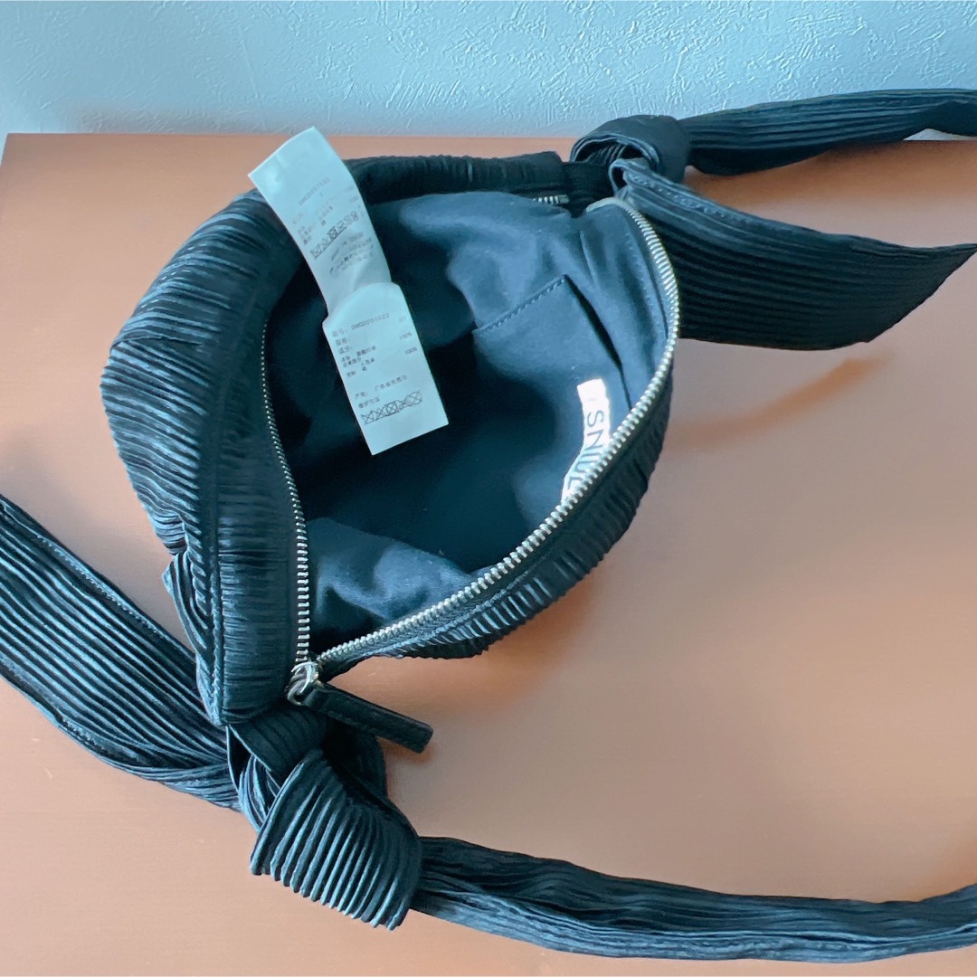 SNIDEL(スナイデル)のスナイデル   SNIDEL ソフトショルダーバッグ　ブラック　黒 レディースのバッグ(ショルダーバッグ)の商品写真