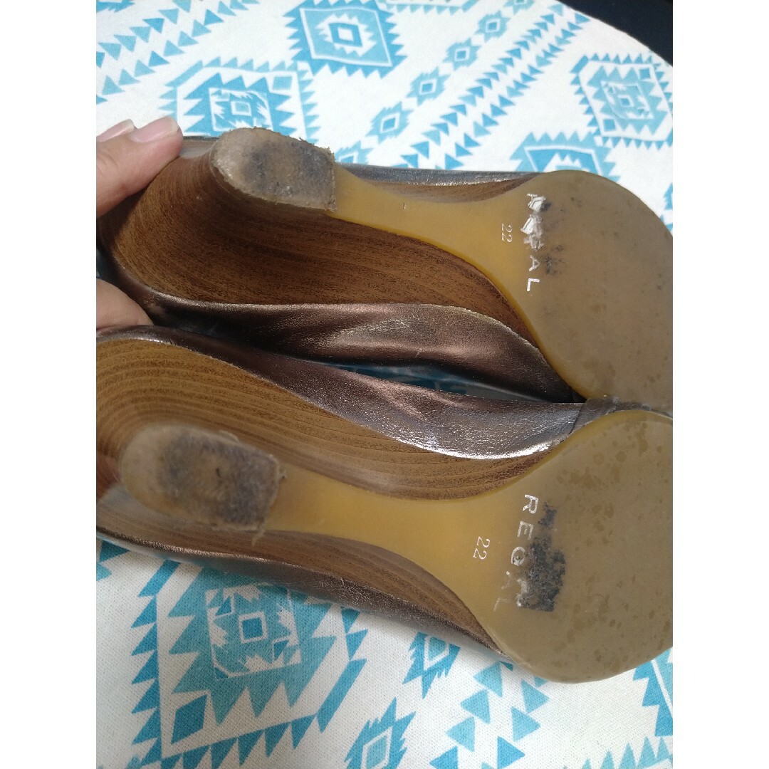 REGAL(リーガル)の小さいサイズ REGAL シルバーパンプス レディースの靴/シューズ(ハイヒール/パンプス)の商品写真