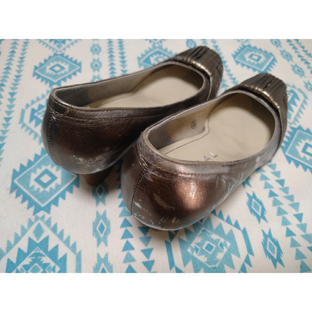 REGAL(リーガル)の小さいサイズ REGAL シルバーパンプス レディースの靴/シューズ(ハイヒール/パンプス)の商品写真