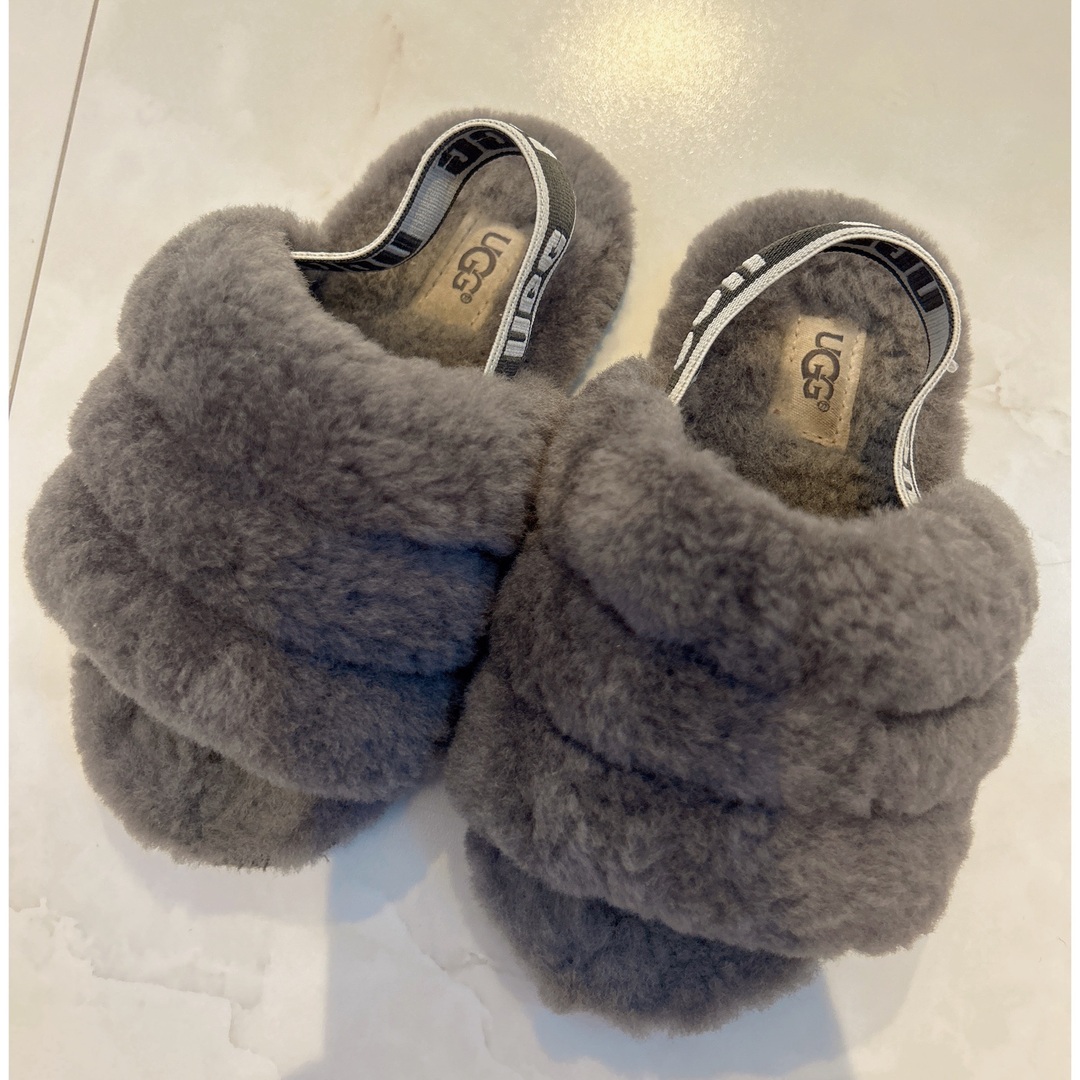 UGG(アグ)の【限定値下げ】UGG キッズ 16cm キッズ/ベビー/マタニティのキッズ靴/シューズ(15cm~)(サンダル)の商品写真