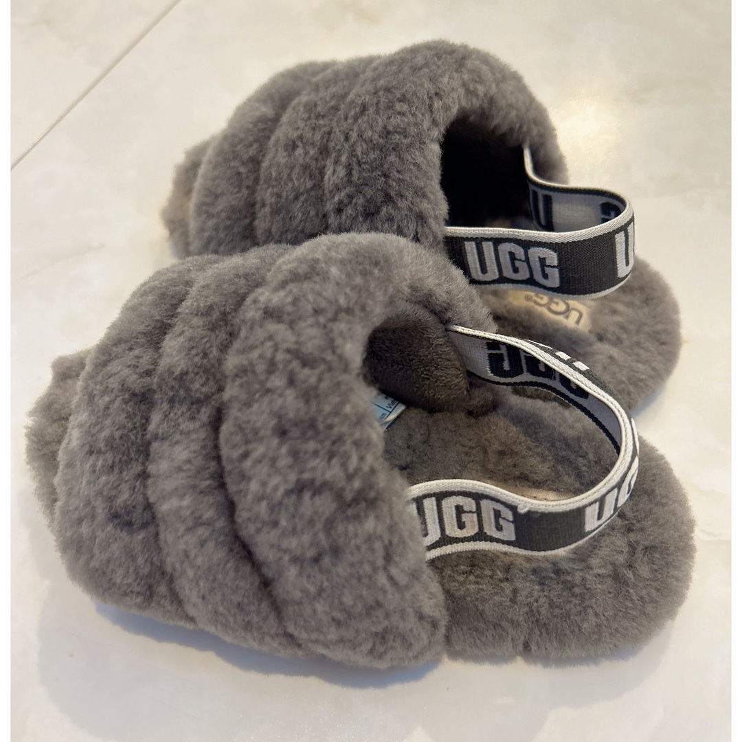 UGG(アグ)の【限定値下げ】UGG キッズ 16cm キッズ/ベビー/マタニティのキッズ靴/シューズ(15cm~)(サンダル)の商品写真