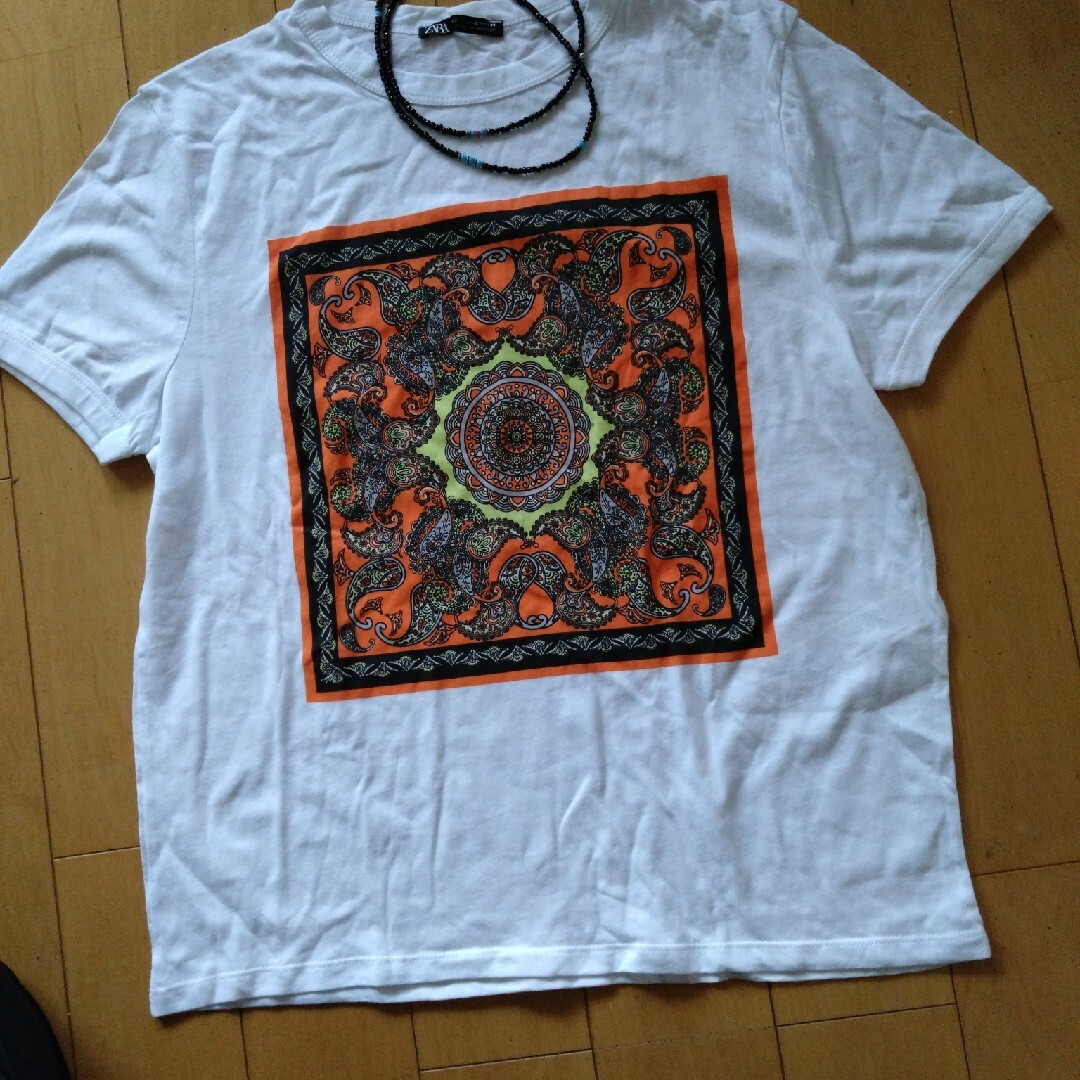ZARA(ザラ)のZARA　Tシャツ　Ｌ レディースのトップス(Tシャツ(半袖/袖なし))の商品写真