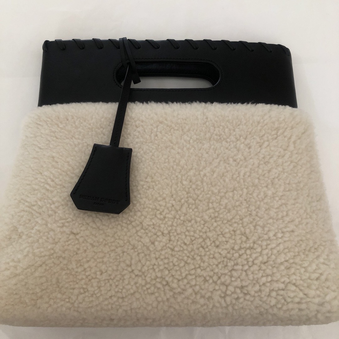 URBANBOBBY(アーバンボビー)の【新品】URBANBOBBY Sheep Boa Bag(BLACK) レディースのバッグ(その他)の商品写真