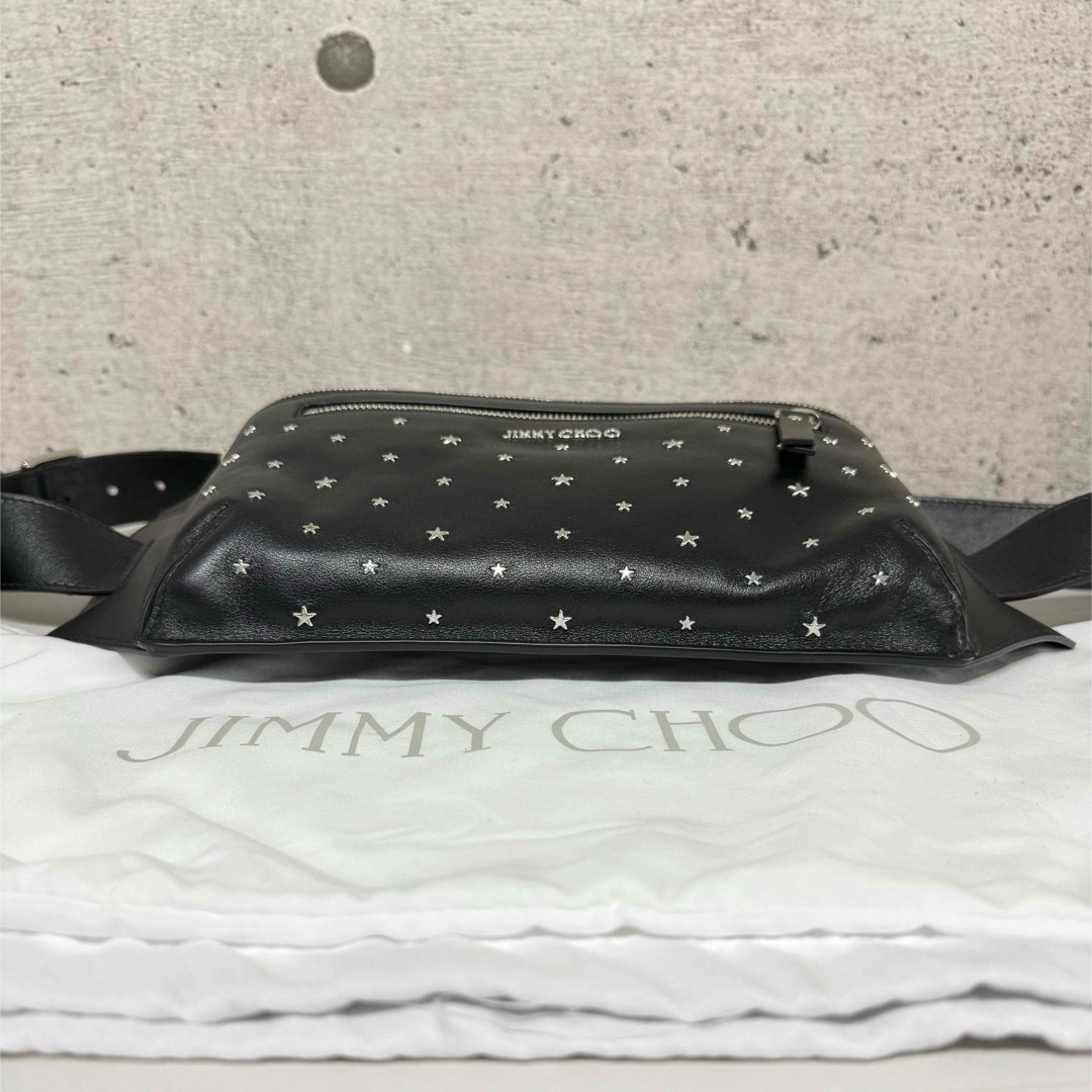 JIMMY CHOO(ジミーチュウ)の新品　ジミーチュウ　ボディバッグ　シルバースタッズ　ブラック　レザー　旅行 メンズのバッグ(ボディーバッグ)の商品写真