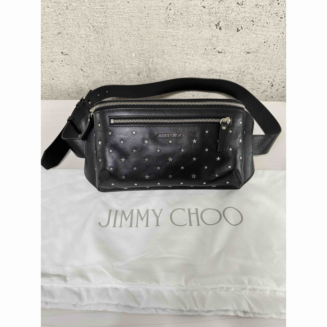 JIMMY CHOO(ジミーチュウ)の新品　ジミーチュウ　ボディバッグ　シルバースタッズ　ブラック　レザー　旅行 メンズのバッグ(ボディーバッグ)の商品写真