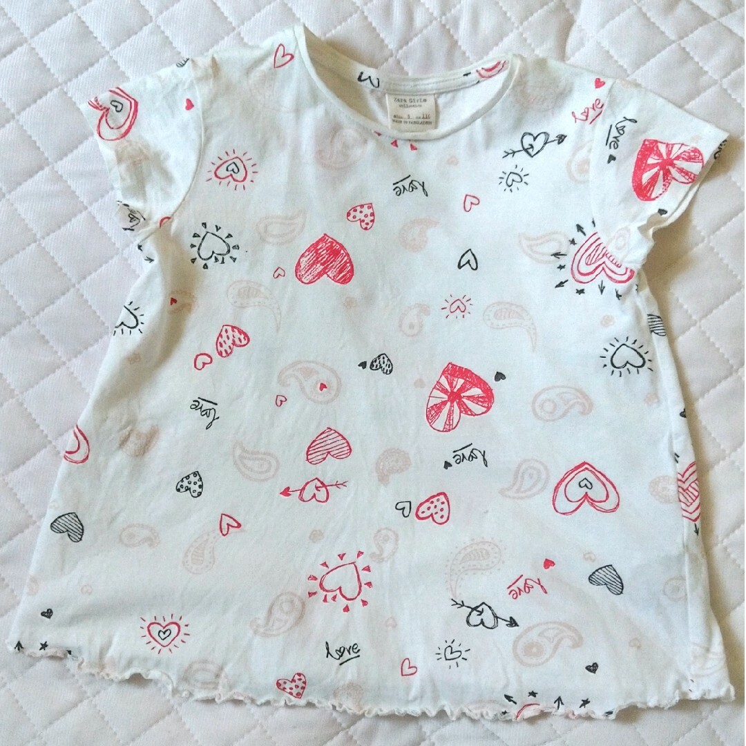 ZARA KIDS(ザラキッズ)のZARA Girls ハート柄Tシャツ キッズ/ベビー/マタニティのキッズ服女の子用(90cm~)(Tシャツ/カットソー)の商品写真