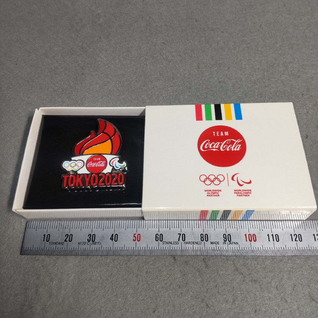 コカ・コーラ 東京2020記念ピンバッジ 聖火 東京オリンピック スポーツ/アウトドアの野球(記念品/関連グッズ)の商品写真