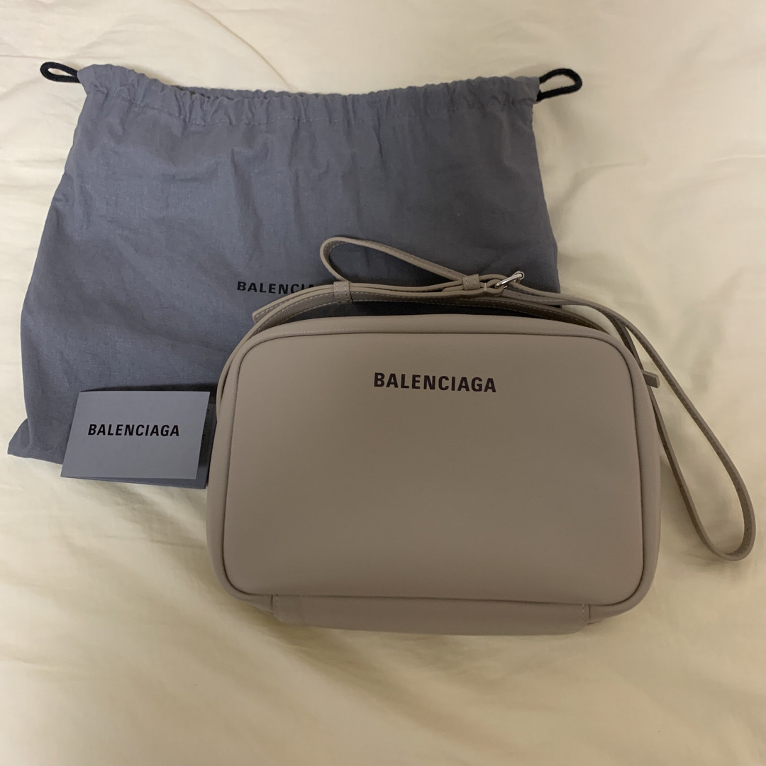 【新品】BALENCIAGA ショルダーバッグ MEDIUM EVERYDAY | フリマアプリ ラクマ