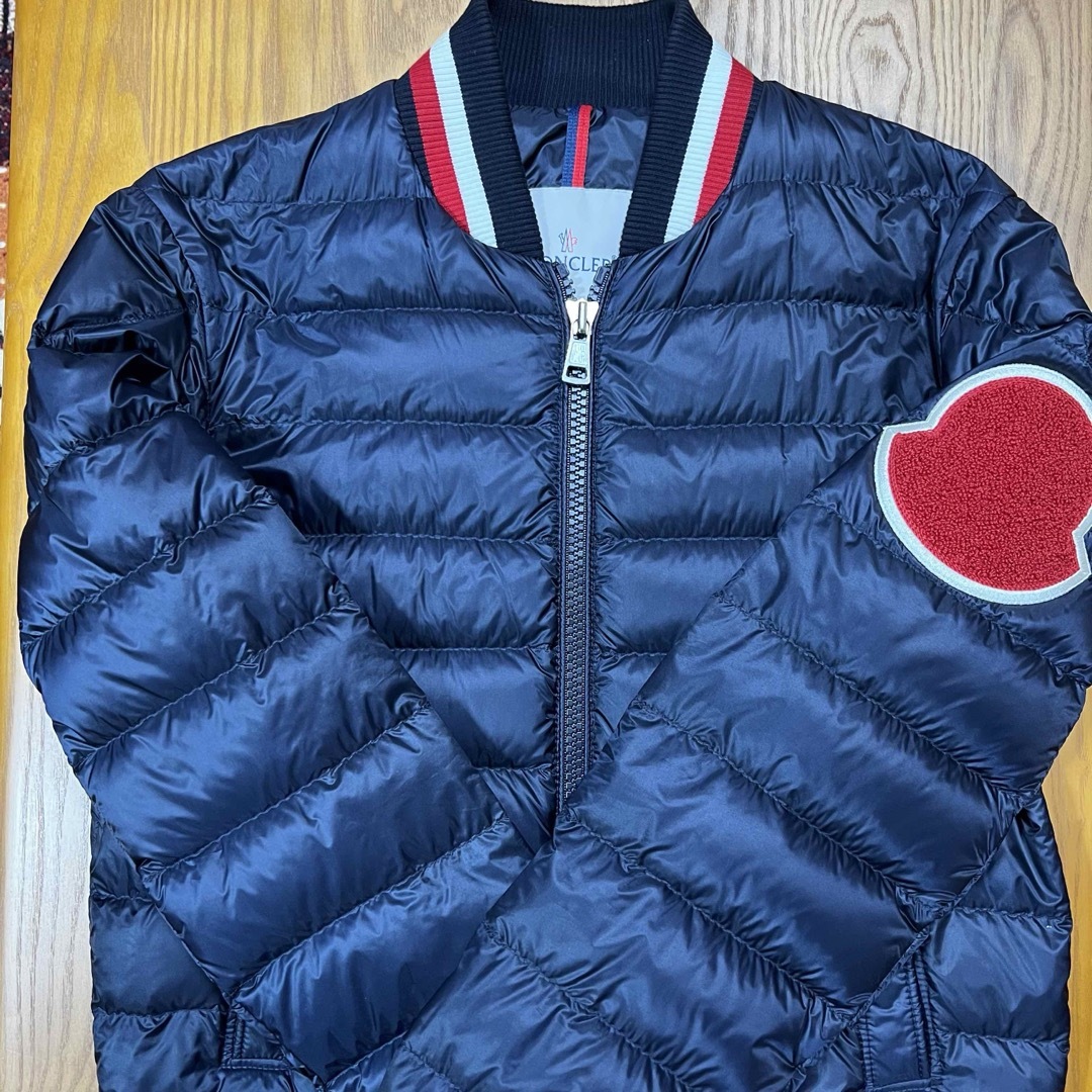 MONCLER ライトダウンジャケット