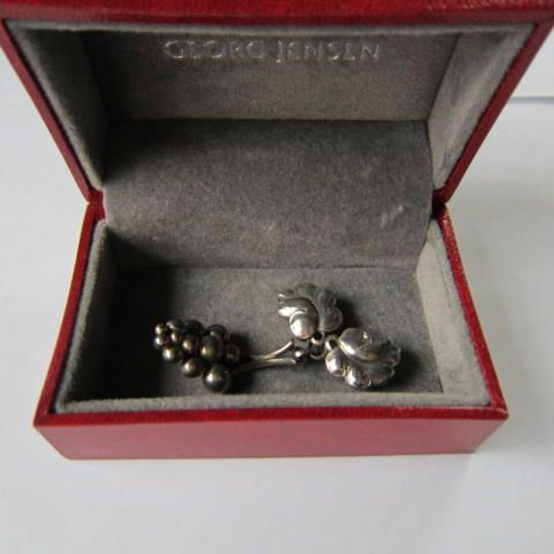 Georg Jensen(ジョージジェンセン)の【未使用】ジョージ・ジェンセン　グレープ・ブローチ　Small　＃217A レディースのアクセサリー(ブローチ/コサージュ)の商品写真