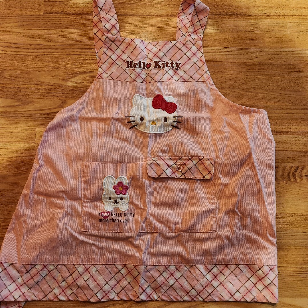 サンリオ(サンリオ)のHELLO KITTY　エプロン　120 キッズ/ベビー/マタニティのキッズ服女の子用(90cm~)(その他)の商品写真