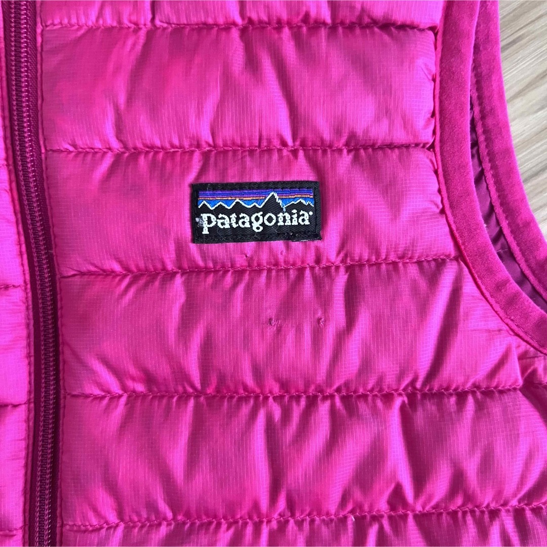 patagonia(パタゴニア)のパタゴニア　ダウンベストピンク　5T(110〜120) キッズ/ベビー/マタニティのキッズ服女の子用(90cm~)(ジャケット/上着)の商品写真