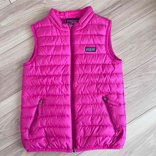 パタゴニア(patagonia)のパタゴニア　ダウンベストピンク　5T(110〜120)(ジャケット/上着)