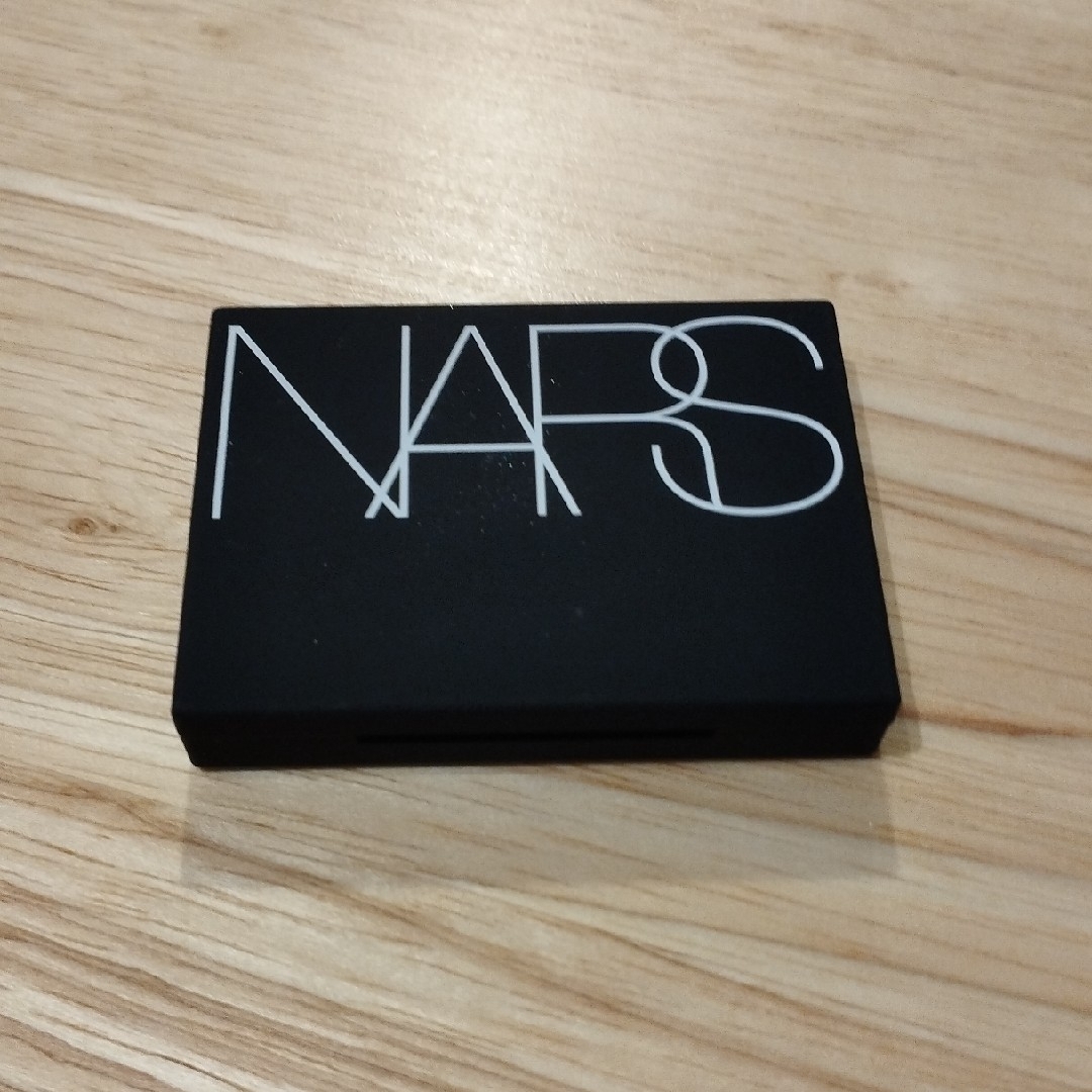 NARS(ナーズ)のNARS ライトリフレクティングセッティングパウダー プレスト コスメ/美容のベースメイク/化粧品(フェイスパウダー)の商品写真