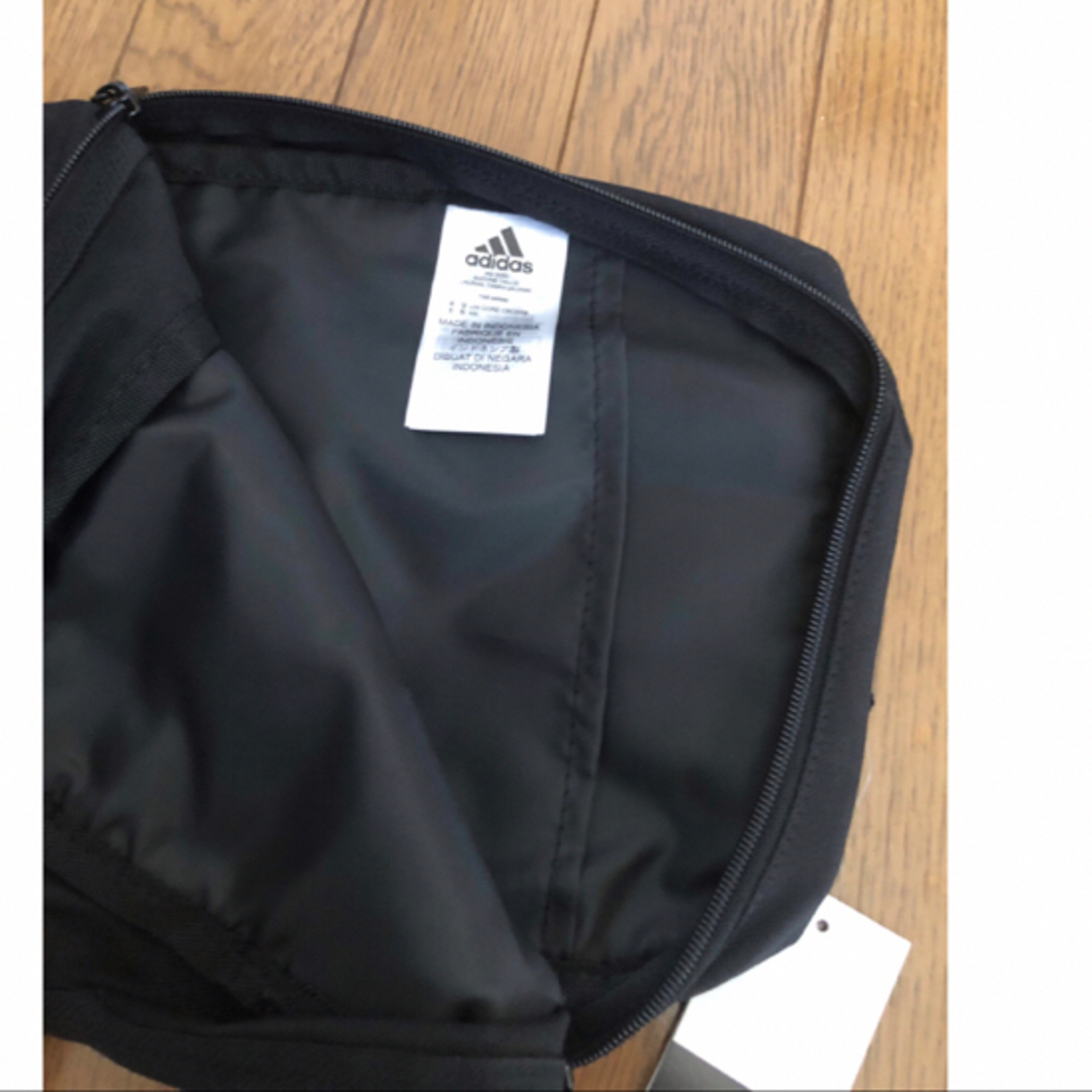 adidas(アディダス)の新品　アディダスウエストバッグ Cross Body Bag DT4823 メンズのバッグ(ウエストポーチ)の商品写真