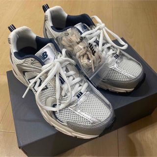 美品　New Balance MR530KA 23cm