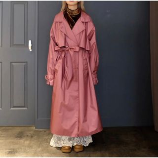 マルテ(Marte)のVintage Shiny Dusty Pink Trench Coat(トレンチコート)