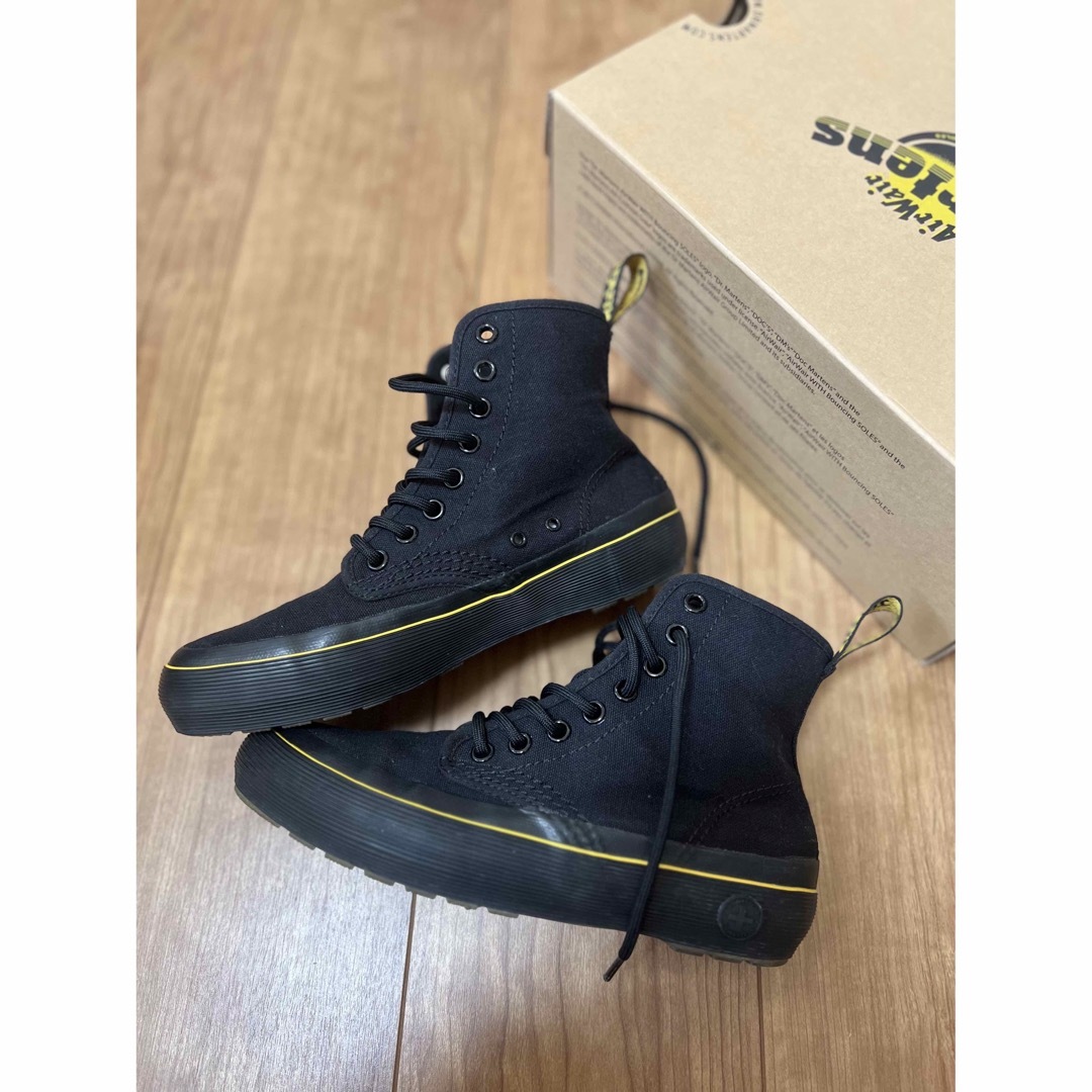 Dr.Martens(ドクターマーチン)のドクターマーチン　ハイカット　キャンバススニーカー レディースの靴/シューズ(スニーカー)の商品写真