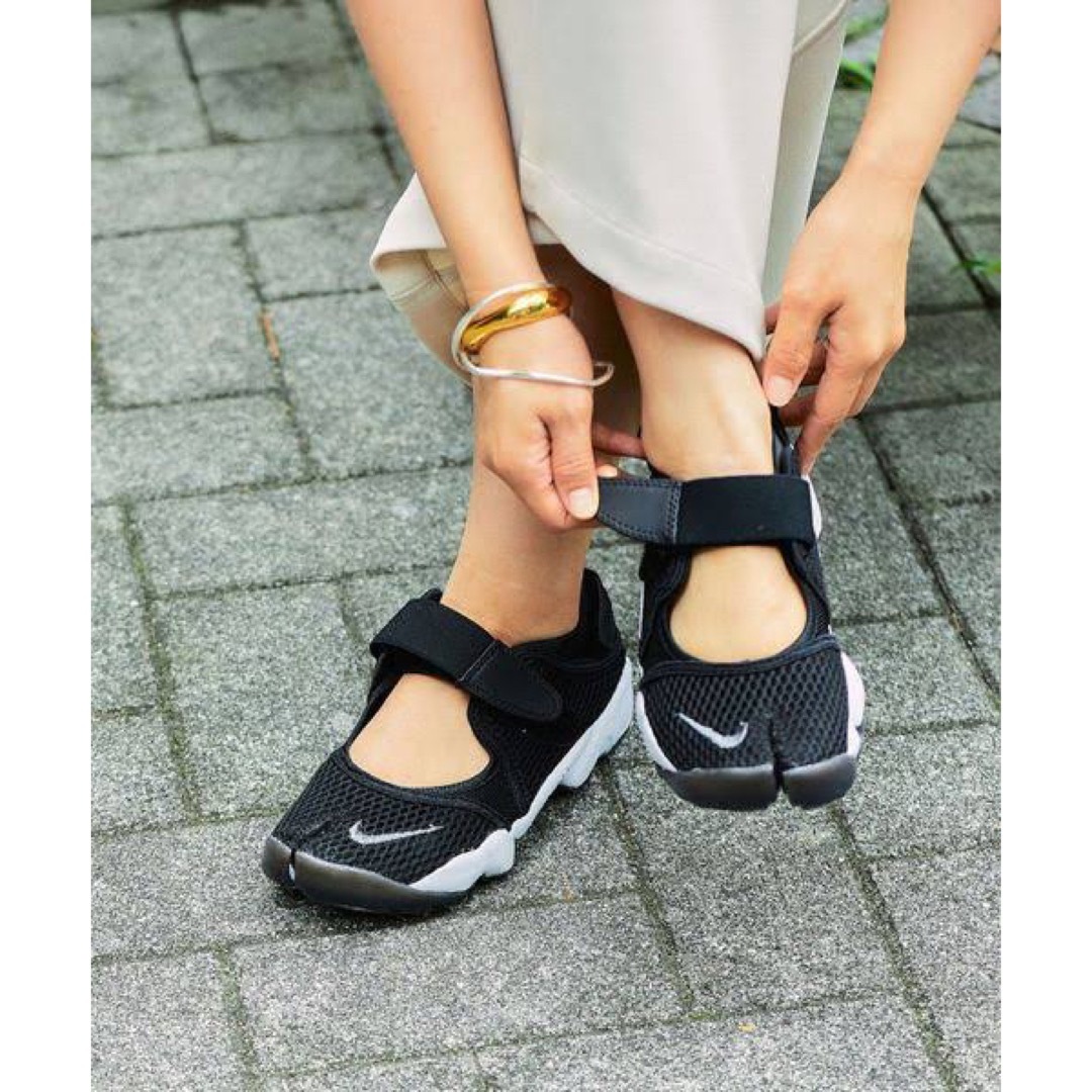 新品 NIKE AIR RIFT エアリフト ブラック 26㎝ アローズ購入