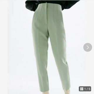 ザラ(ZARA)の【ZARA】ハイウエストテーパードパンツ(クロップドパンツ)