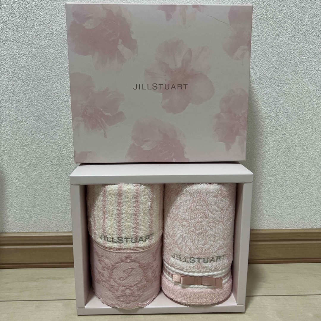 JILLSTUART(ジルスチュアート)のJILLSTUART フェイスタオル2枚 インテリア/住まい/日用品の日用品/生活雑貨/旅行(タオル/バス用品)の商品写真