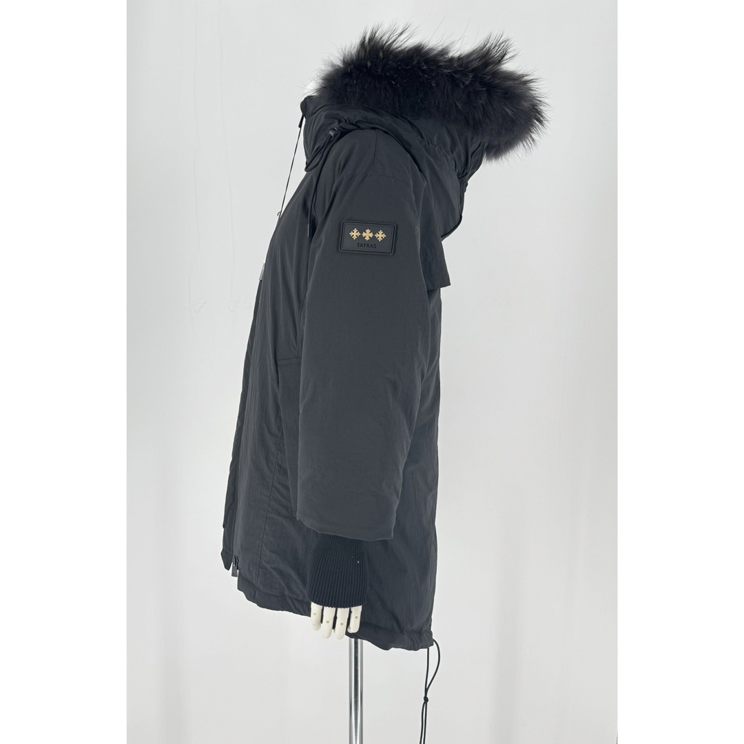 TATRAS(タトラス)の新品　タトラス　ダウンコート　袖リブニット　ブラック　アウトドア　軽量　 レディースのジャケット/アウター(ダウンコート)の商品写真