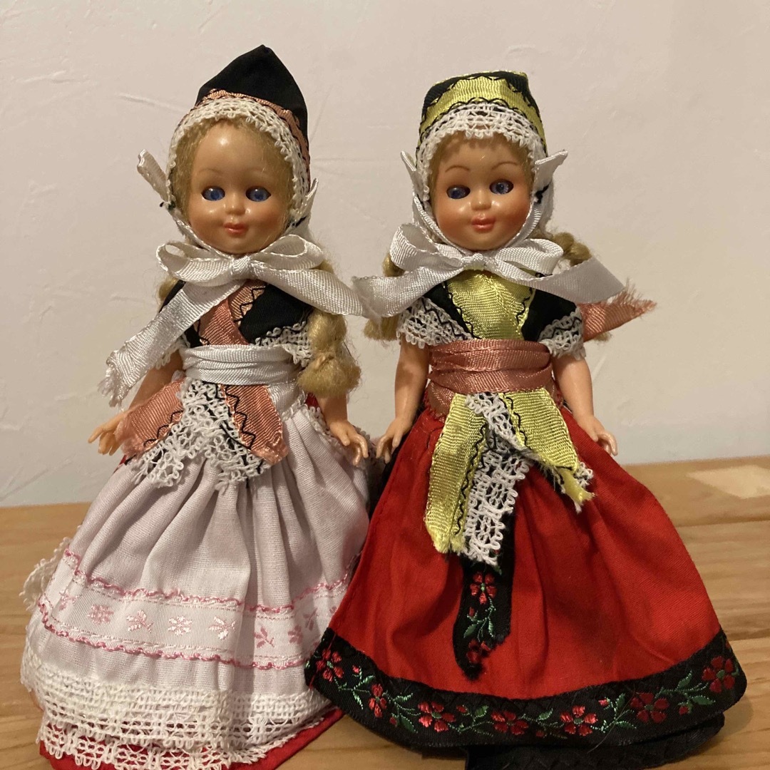 民族衣装のお人形さん　　2体セット