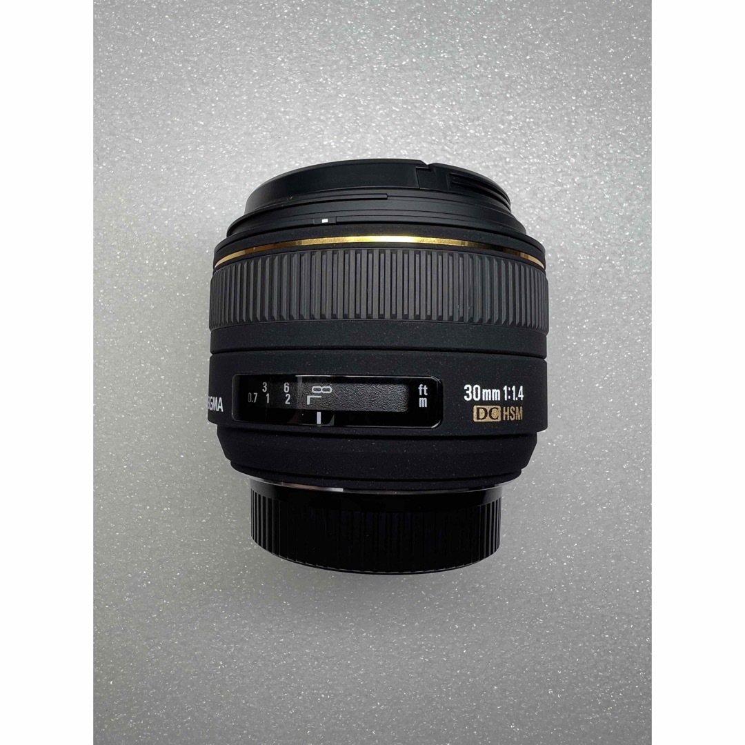 SIGMA(シグマ)のシグマ SIGMA 30mm F1.4 EX DC/HSM レンズ スマホ/家電/カメラのカメラ(レンズ(単焦点))の商品写真