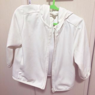 ユニクロ(UNIQLO)のパーカー　80cm 白(カーディガン/ボレロ)