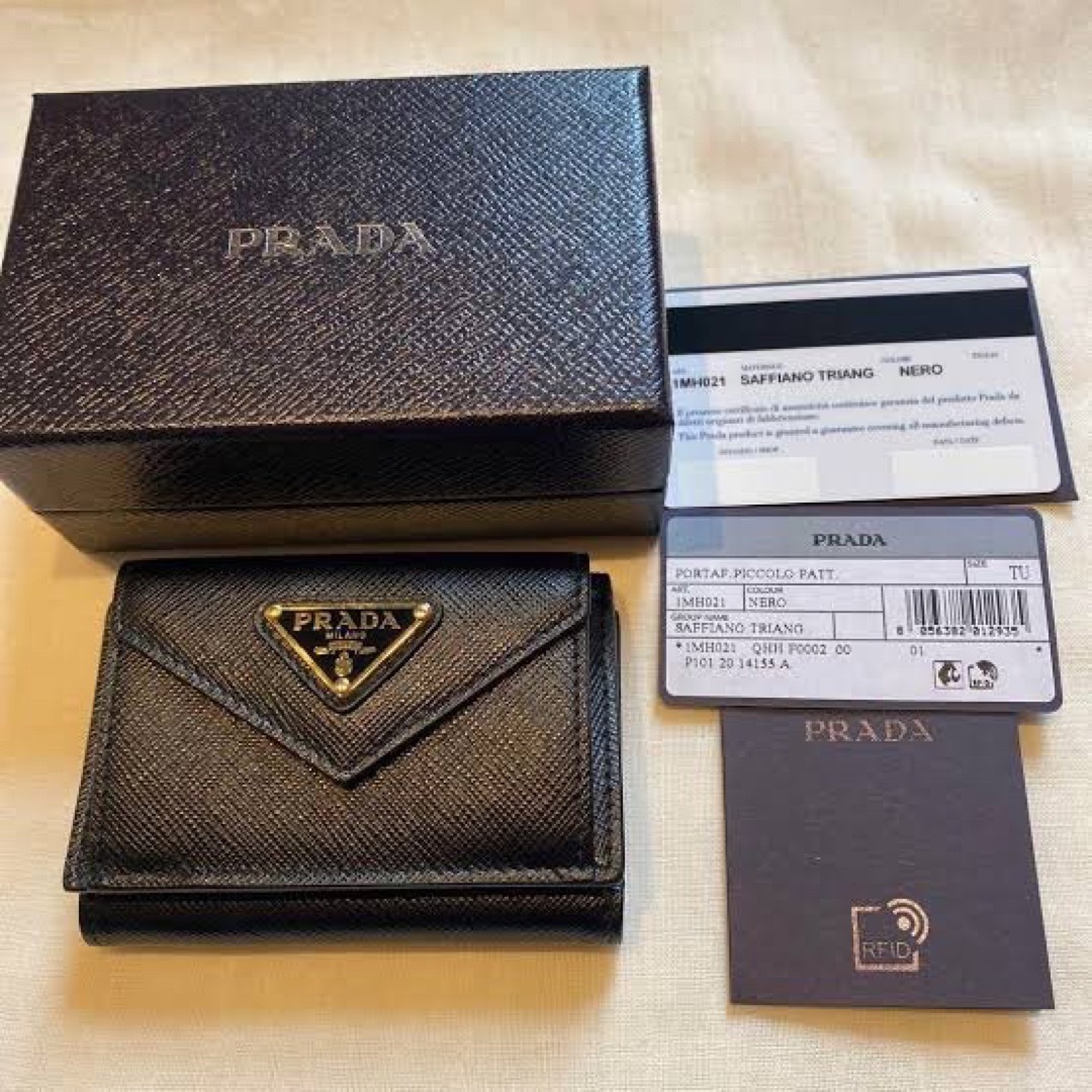 PRADA プラダ　財布　折り財布　箱あり